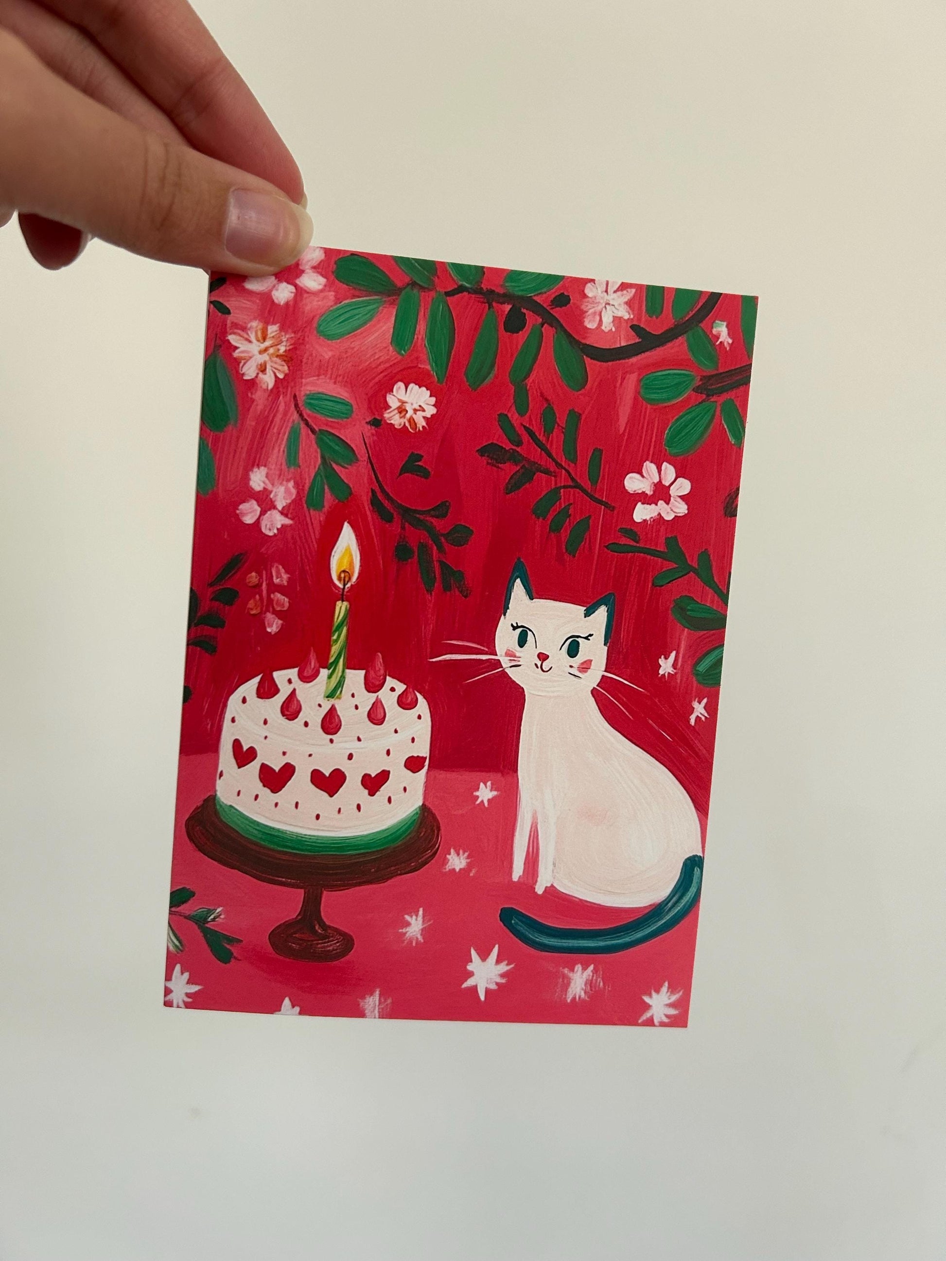 Carte anniversaire chat blanc  – illustration festive avec gâteau, cœurs et fleurs – papeterie joyeuse et poétique - A6