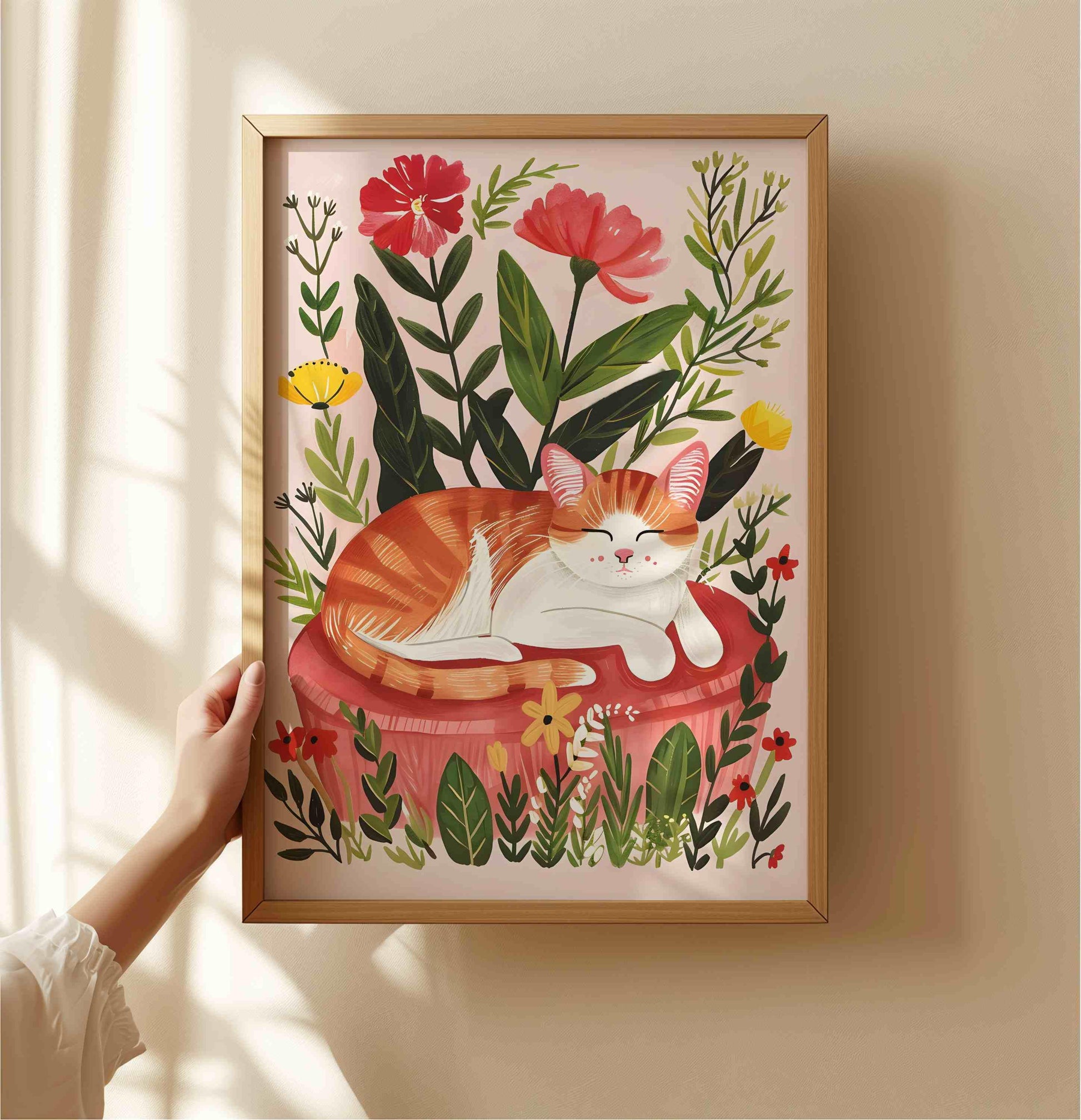 Illustration Le chat roux – Décoration murale florale avec un chat rêveur et un paysage naturel chaleureux – « Le jardin rêveur du chat roux » – Papier haut de gamme