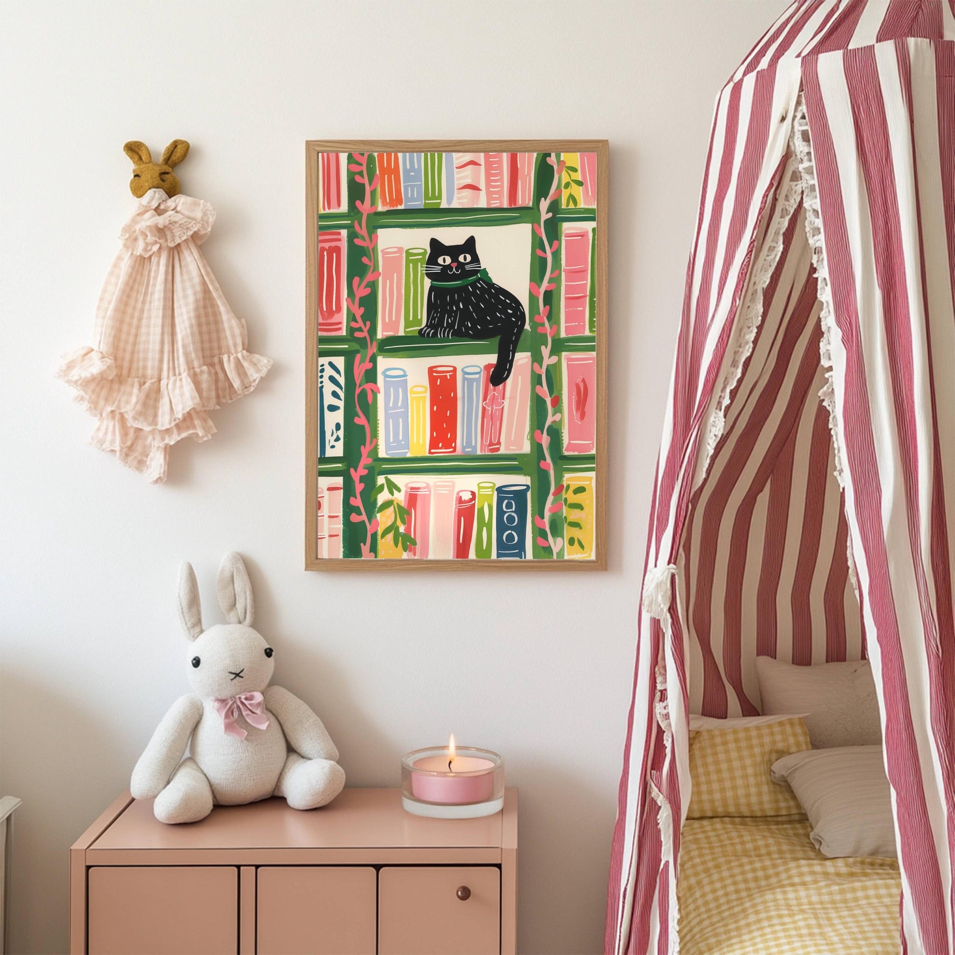 Affiche chat noir sur la bibliothèque – illustration colorée et cosy – déco murale chat et bibliothèque vintage - idée cadeau fête des mères