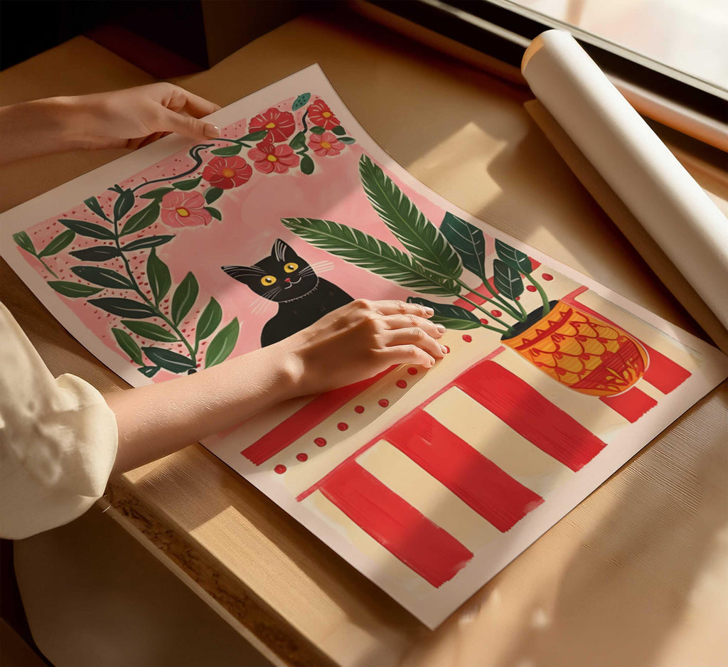 Affiche chat noir mystérieux – illustration chat noir dans un jardin secret – art mural vintage poétique – déco murale chambre ou salon