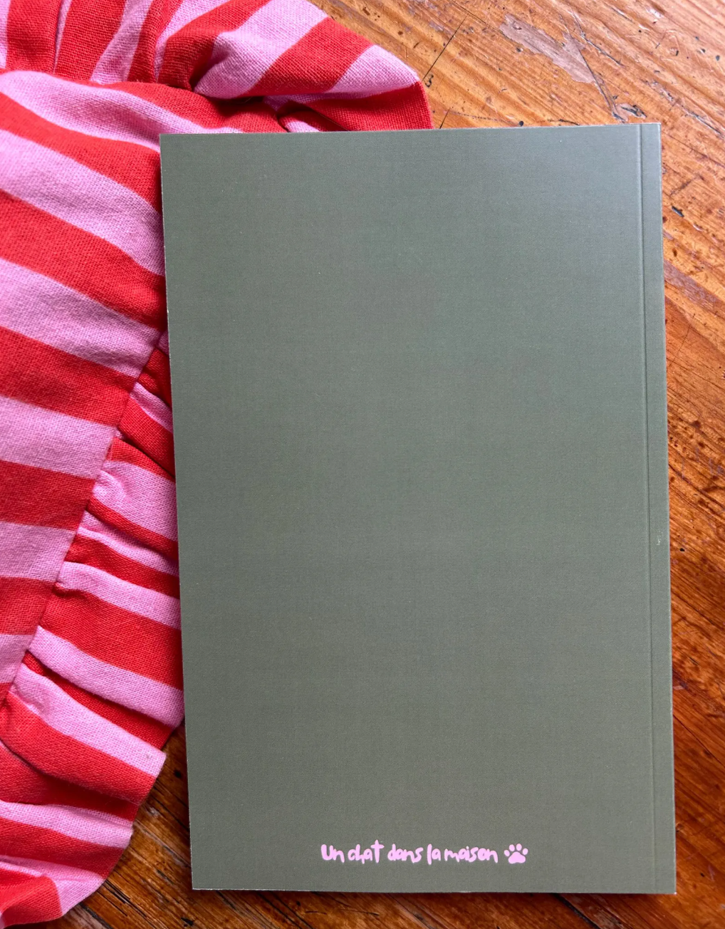Carnet de notes chat blanc dans les coquelicots – carnet A5 80 pages lignées – papeterie fleurie poétique – idée cadeau mignon