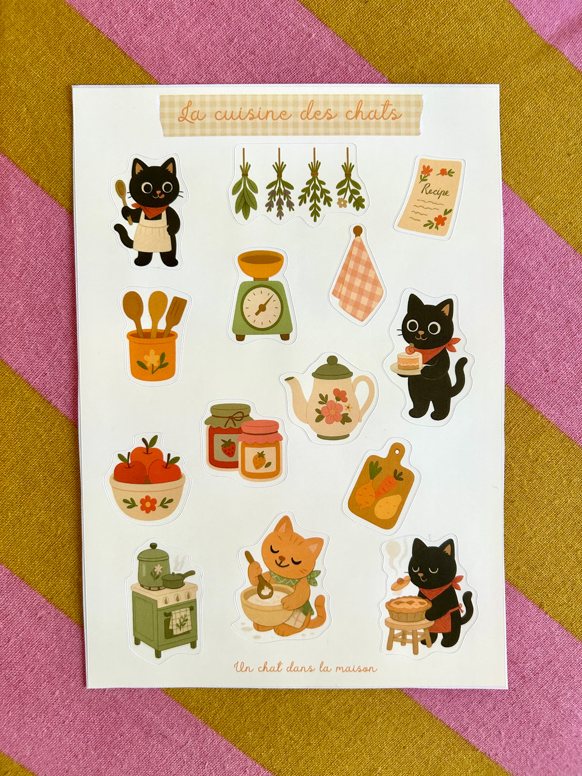 Planche stickers alphabet patchwork A5 - collection "Été tendre" - Scènes de cuisine cosy, chat noir & chat roux