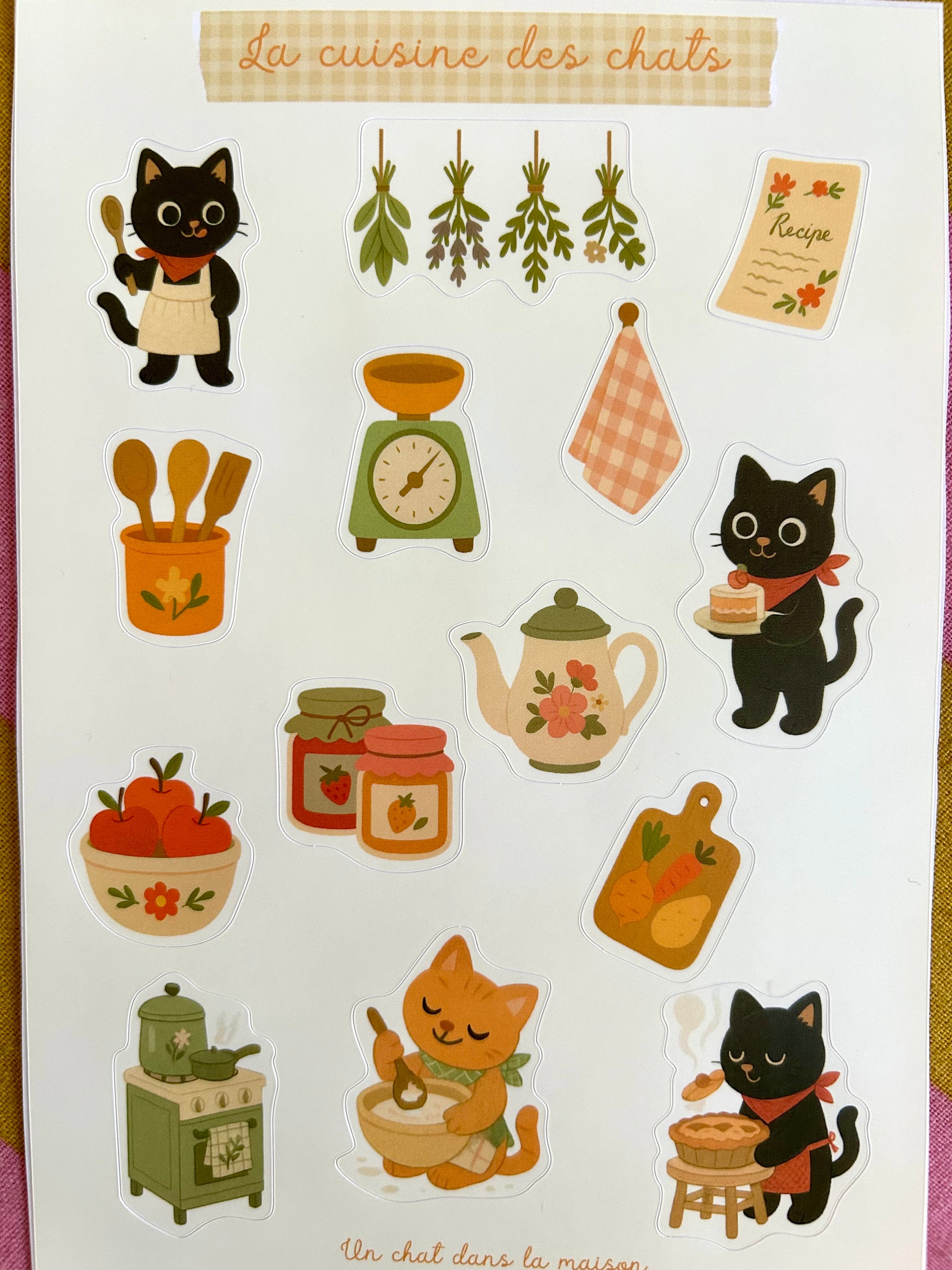 Planche stickers alphabet patchwork A5 - collection "Été tendre" - Scènes de cuisine cosy, chat noir & chat roux