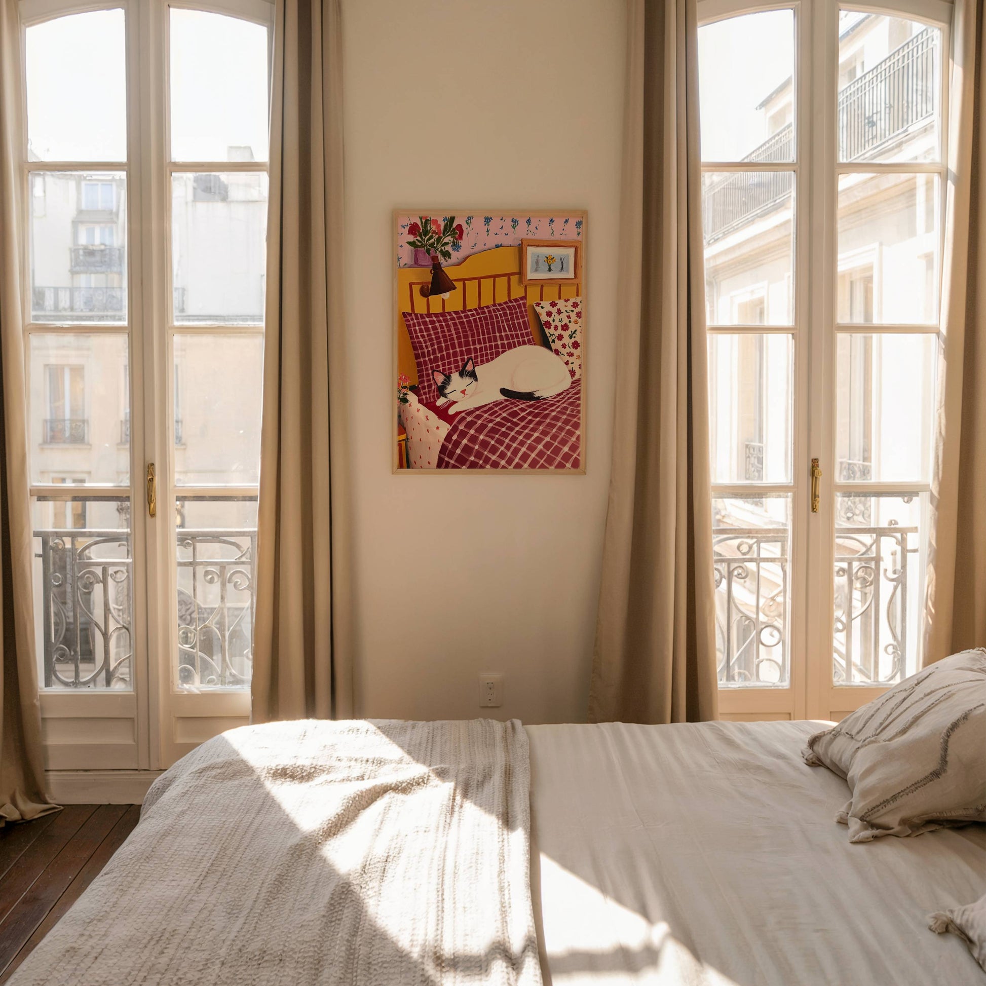 Illustration Chat endormi - Illustration chat noir et blanc dans son lit - Idée cadeau amoureux des chats