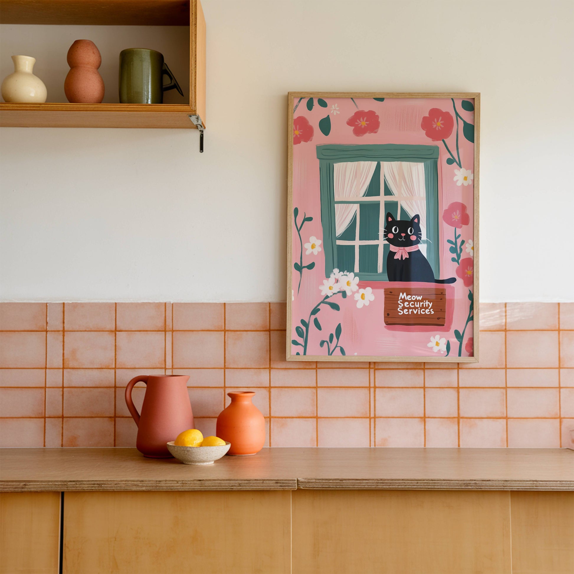 Illustration chat noir fenêtre cottage – Chat avec nœud rose et pancarte – déco murale chaleureuse, idée cadeau amoureux des chats