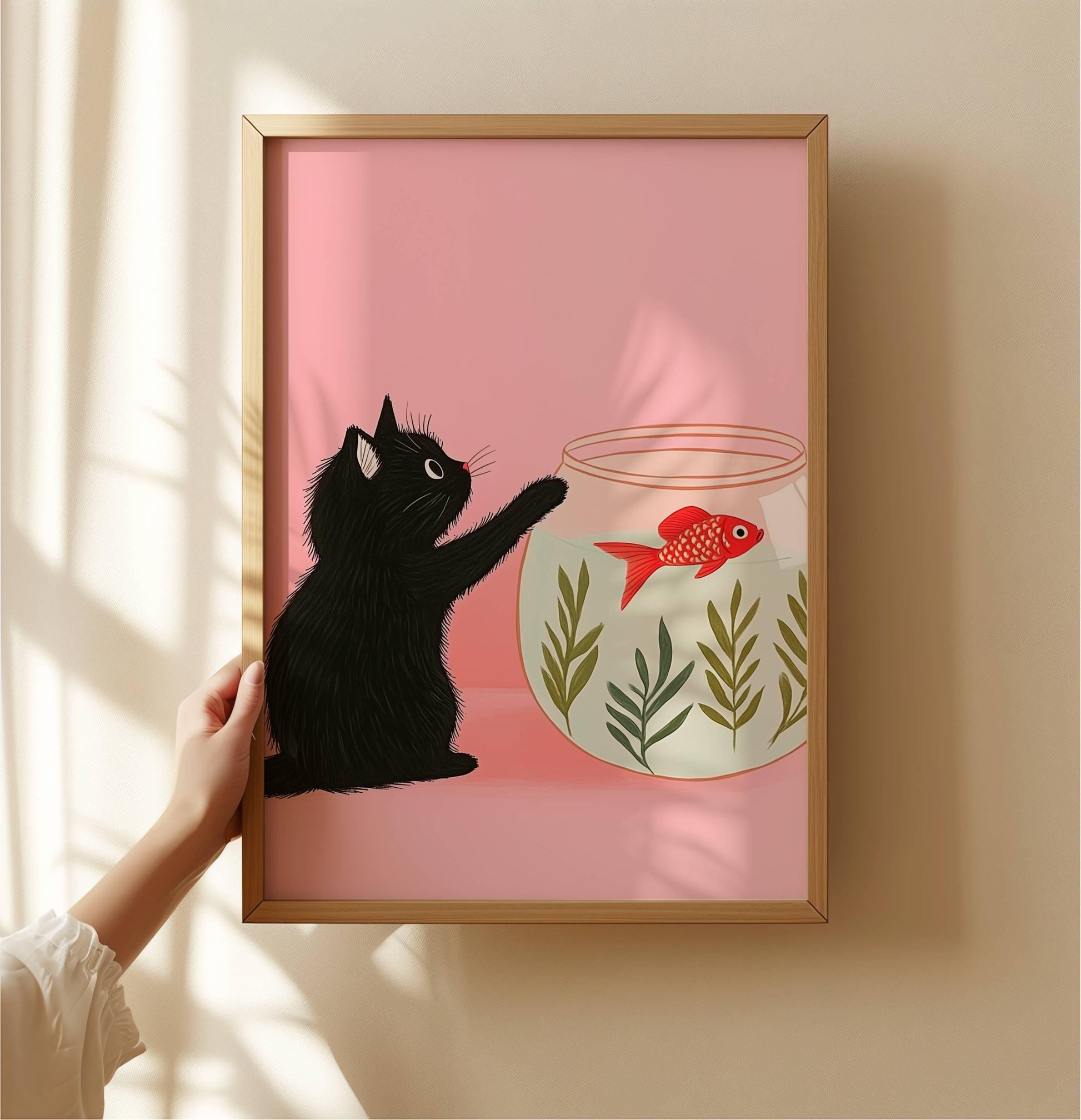 affiche chat noir et poisson rouge – illustration chat noir rose minimaliste, déco murale mignonne, art félin, idée  cadeau - papier premium