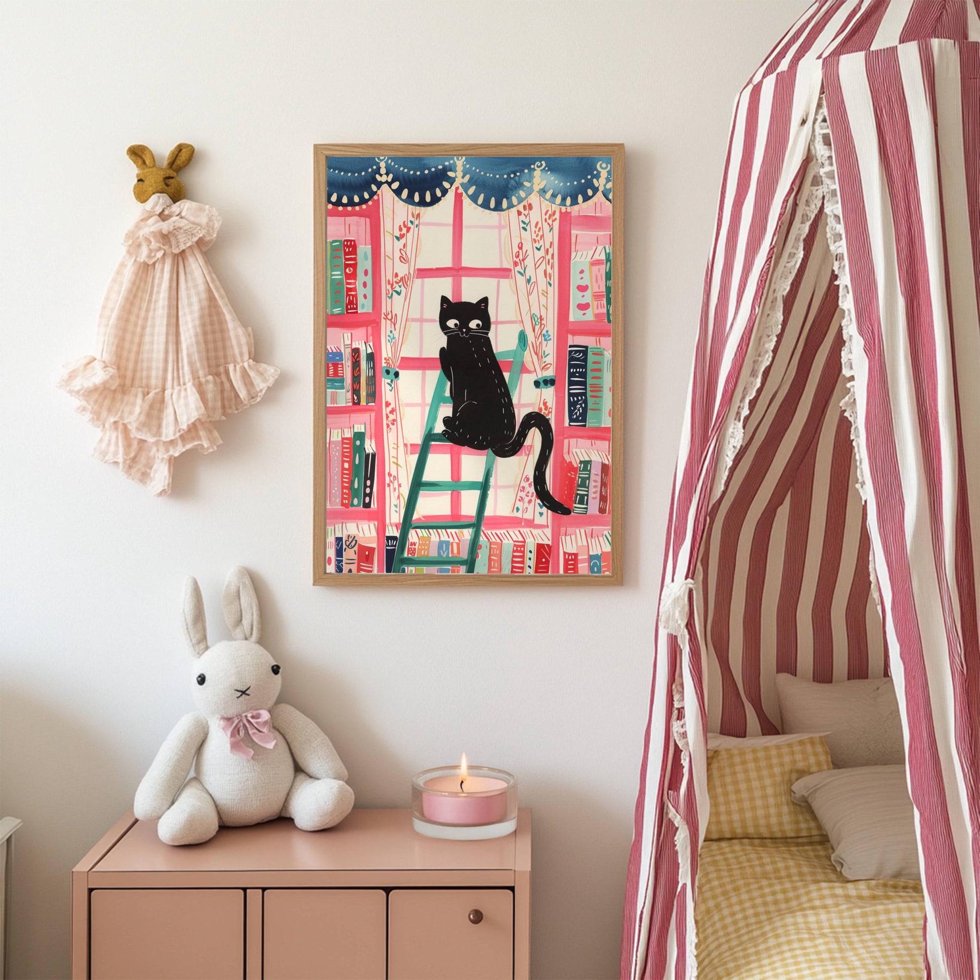 Affiche chat noir dans la bibliothèque – illustration colorée et cosy – déco murale féline et littéraire - idée cadeau fête des mères