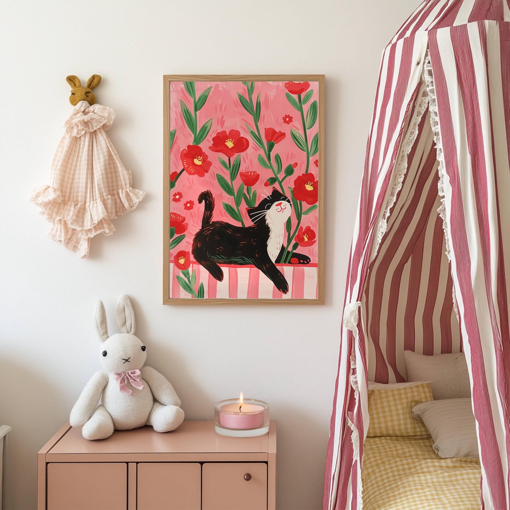 Affiche chat noir – illustration chat noir dans champ de coquelicots – art mural poétique – déco murale chambre ou salon - Papier premium